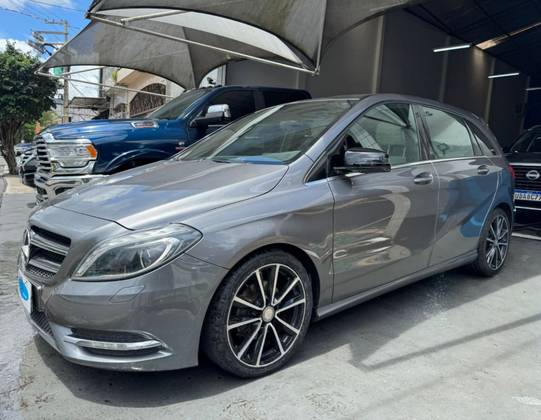 MERCEDES-BENZ B 200 1.6 TURBO GASOLINA 4P AUTOMÁTICO